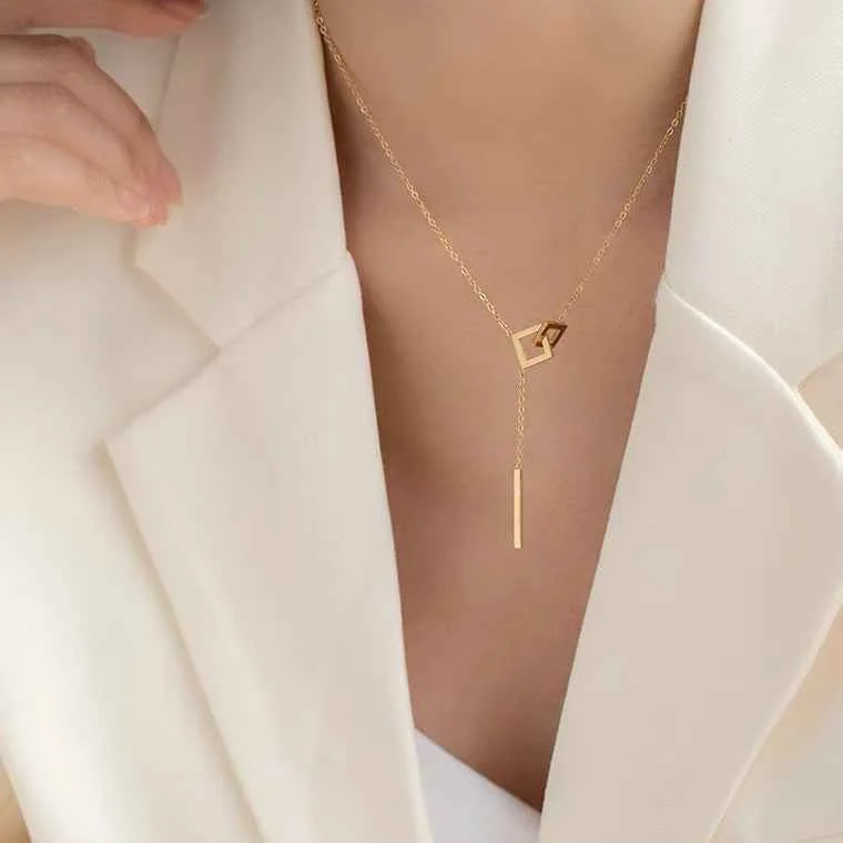 A Cut-out Square Necklace - Woolova