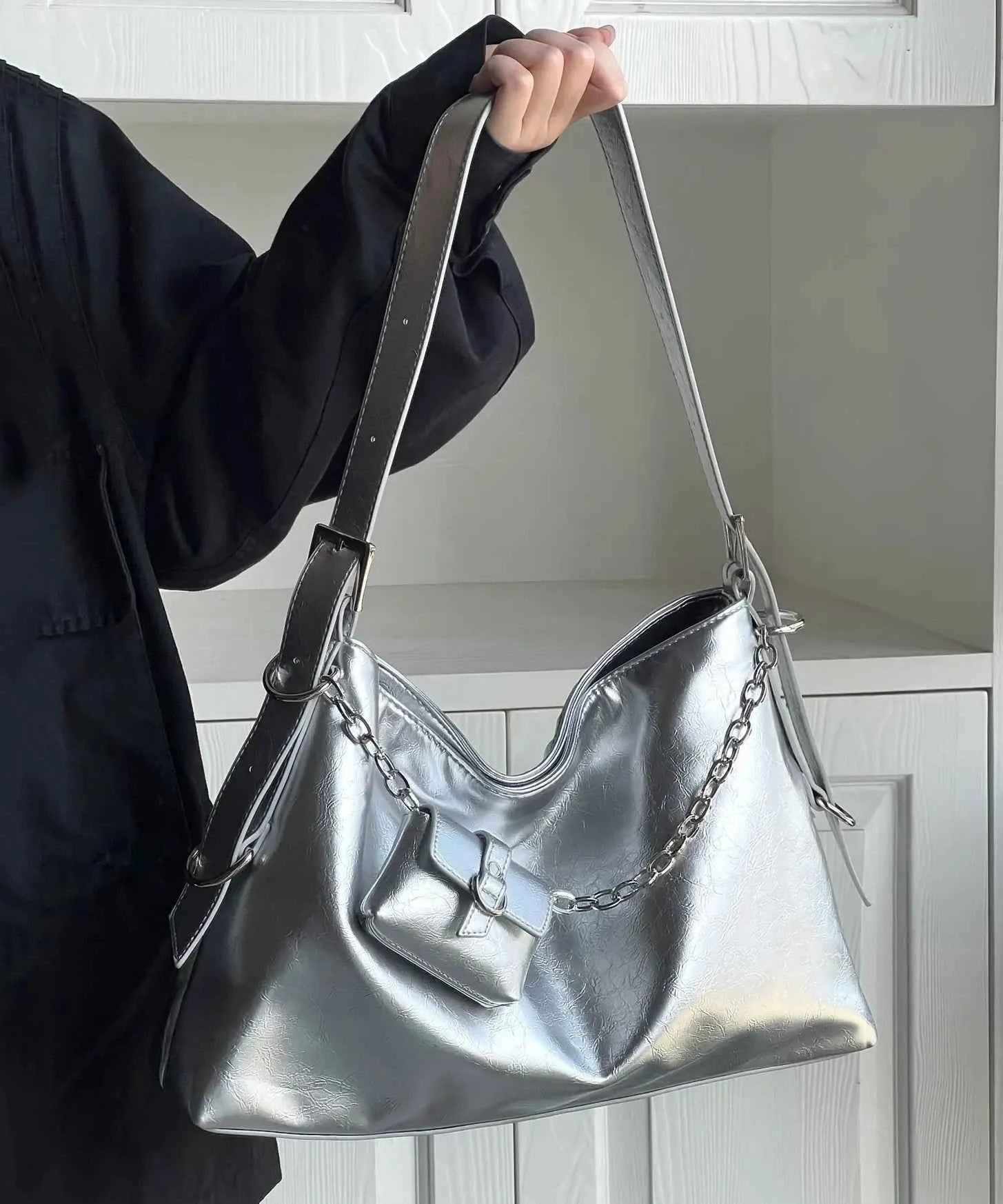 Simple Silk Zippered Faux Leather Satchel Handbag - Woolova