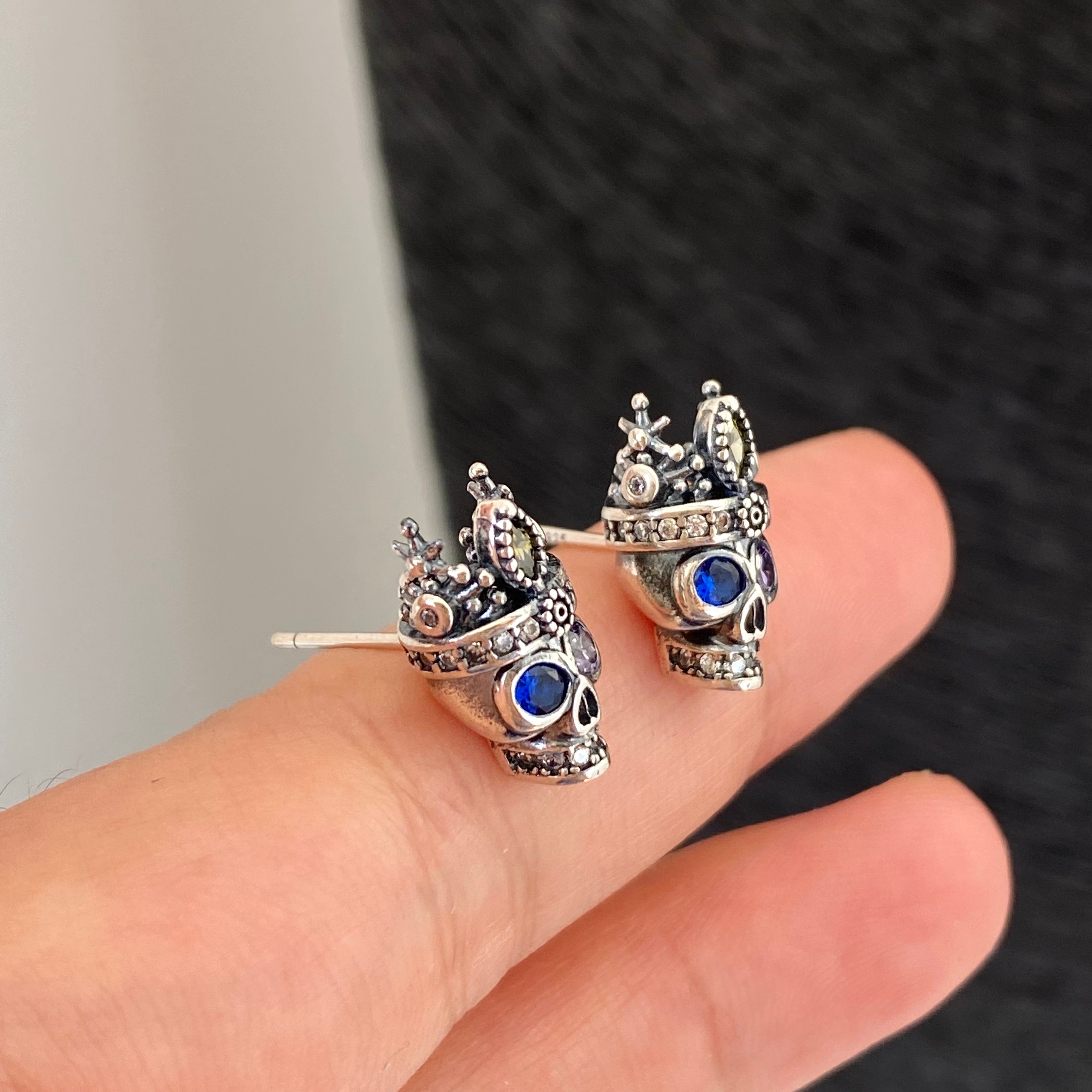 Minimalist Crown Skull Stud Earrings-Woolova